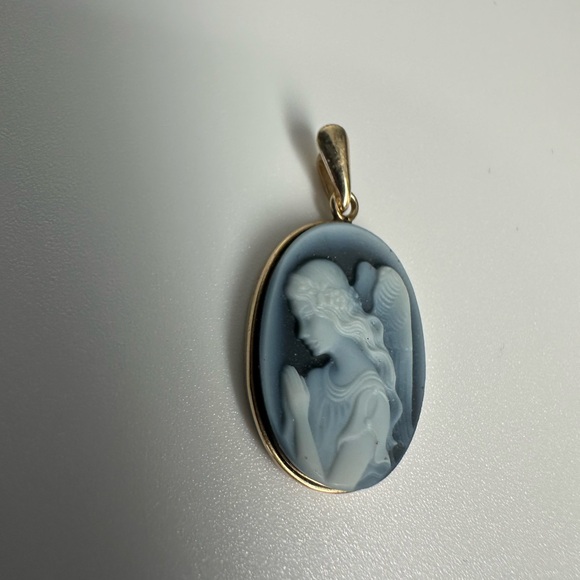 14k Gold Cameo Pendant Praying Angel - Picture 2 of 5